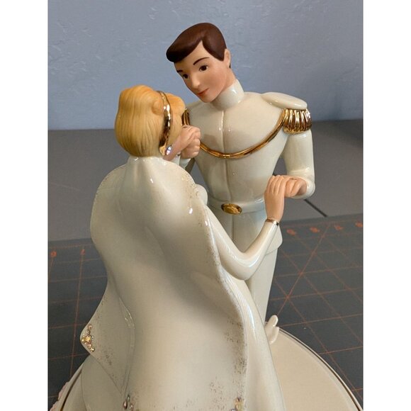 Lenox Disney Showcase Collection Cinderella Wedding Day Cake Topper Porcelain - Picture 16 of 16